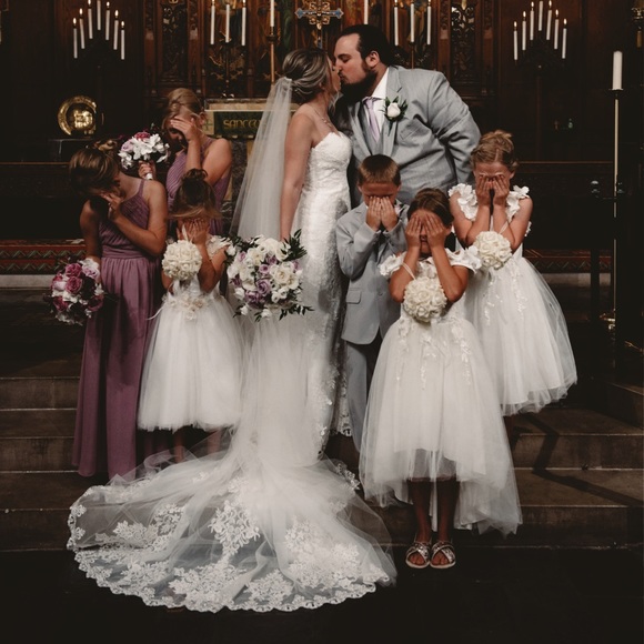 Gorgeous Ivory Wedding Dress w/ floor length veil - Picture 3 of 7